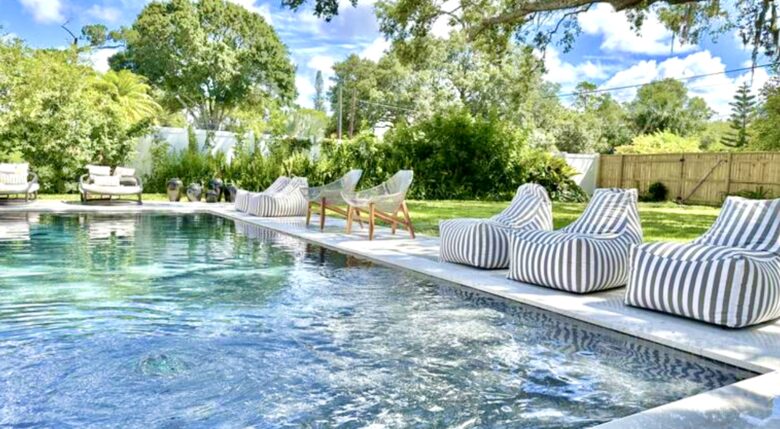 Nomadic Abode - Sarasota, Florida