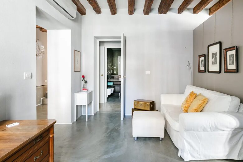 Viola Suite Canal View - Venice, Italy