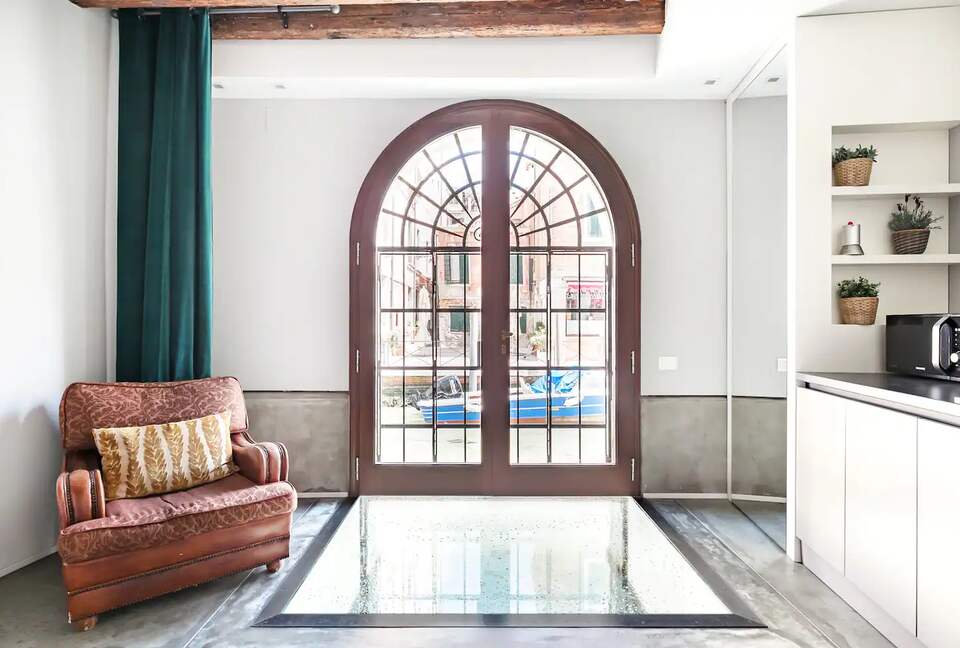 Viola Suite Canal View - Venice, Italy