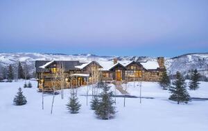 Home nestled into Cordillera with mountain views