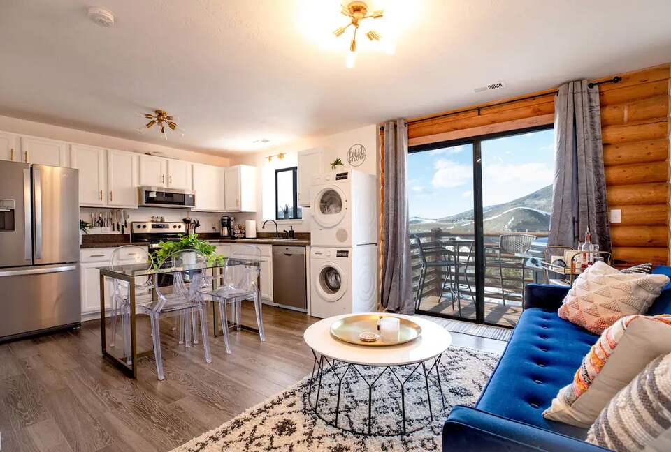 Ideallic Modern Mountain Hub - Dillon, Colorado
