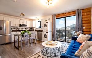 Ideallic Modern Mountain Hub - Dillon, Colorado