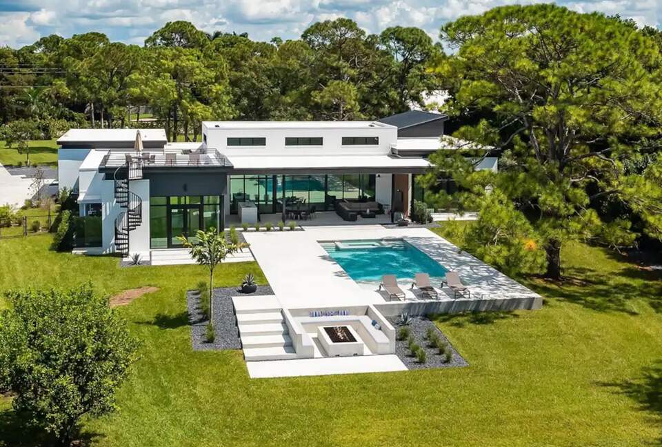 Luxe Estate in the Heart of Naples - Naples, Florida