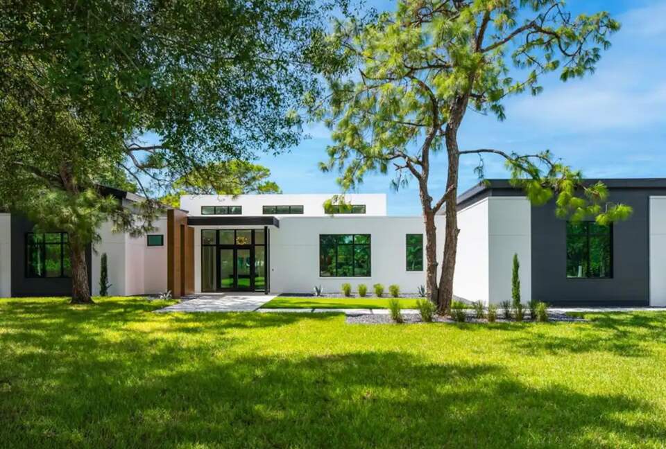 Luxe Estate in the Heart of Naples - Naples, Florida