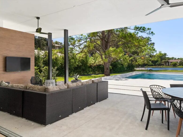 Luxe Estate in the Heart of Naples - Naples, Florida