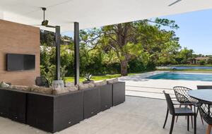Luxe Estate in the Heart of Naples