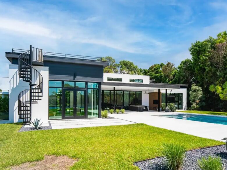 Luxe Estate in the Heart of Naples - Naples, Florida