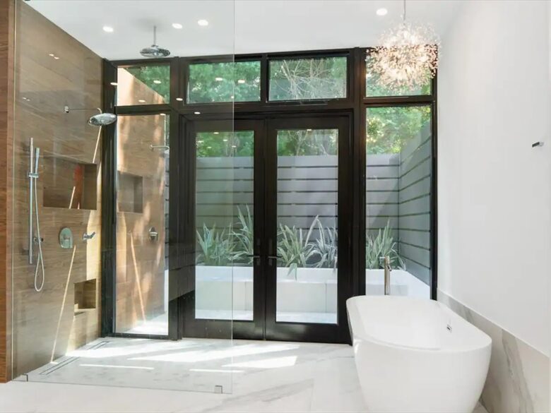 Luxe Estate in the Heart of Naples - Naples, Florida