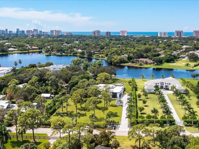 Luxe Estate in the Heart of Naples - Naples, Florida