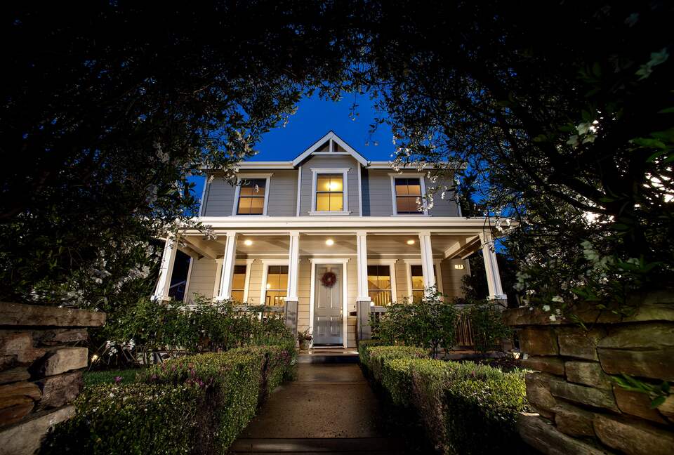 Just 5 min stroll to the French Laundry, shops wineries & r