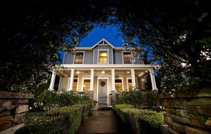 Just 5 min stroll to the French Laundry, shops wineries & r