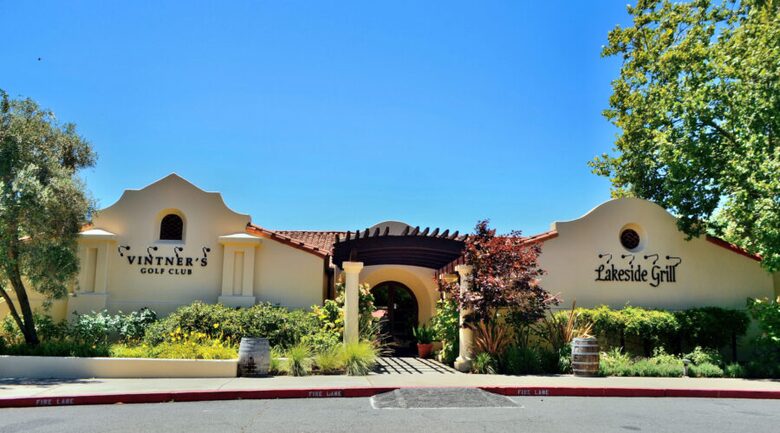 Yountville Vintner's golf course & Lakeside Grill