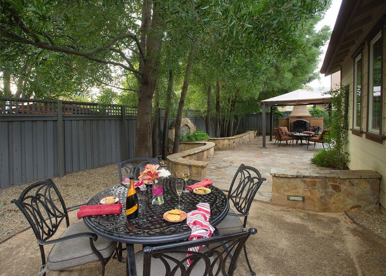 Backyard w/seating for 8 w/fountain, fireplace, bocce court