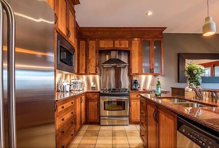 Alpine Elegance - Mont-Tremblant, Canada