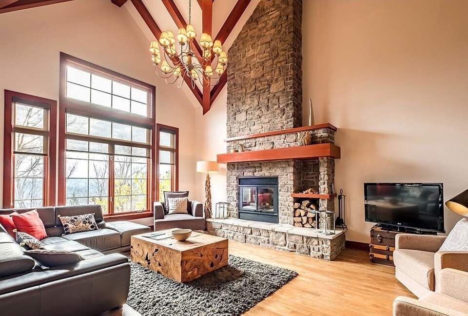 Alpine Elegance - Mont-Tremblant, Canada