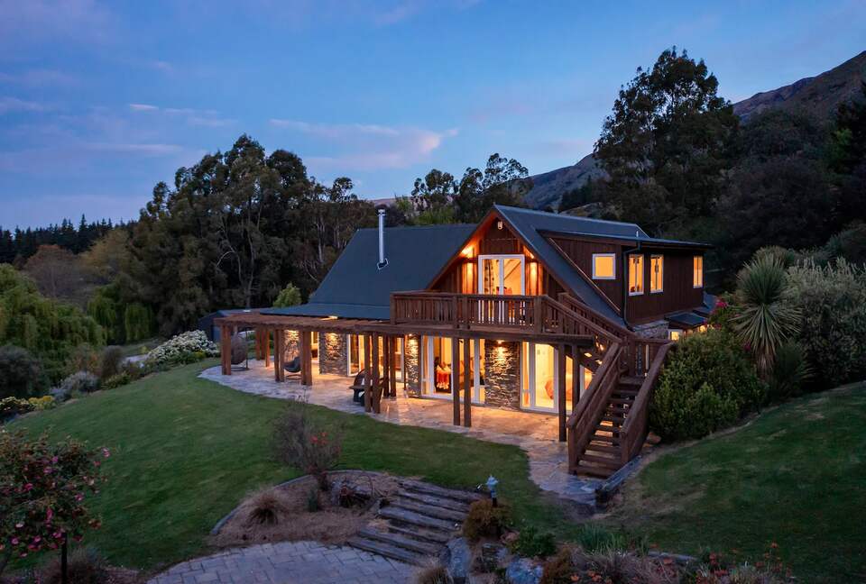 Hidden Oasis Retreat - Wanaka, New Zealand