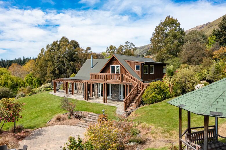 Hidden Oasis Retreat - Wanaka, New Zealand