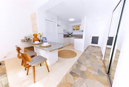 Hawaii Oasis | Steps Away from Waikiki and Ala Moana Beaches and Mall - Honolulu, Hawaii