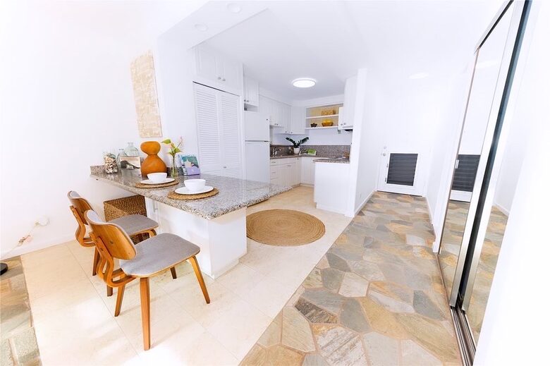 Hawaii Oasis | Steps Away from Waikiki and Ala Moana Beaches and Mall - Honolulu, Hawaii