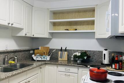 Hawaii Oasis | Steps Away from Waikiki and Ala Moana Beaches and Mall - Honolulu, Hawaii