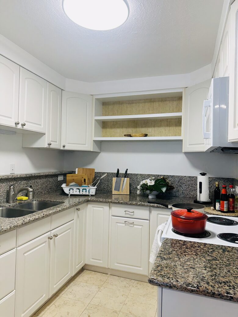 Hawaii Oasis | Steps Away from Waikiki and Ala Moana Beaches and Mall - Honolulu, Hawaii