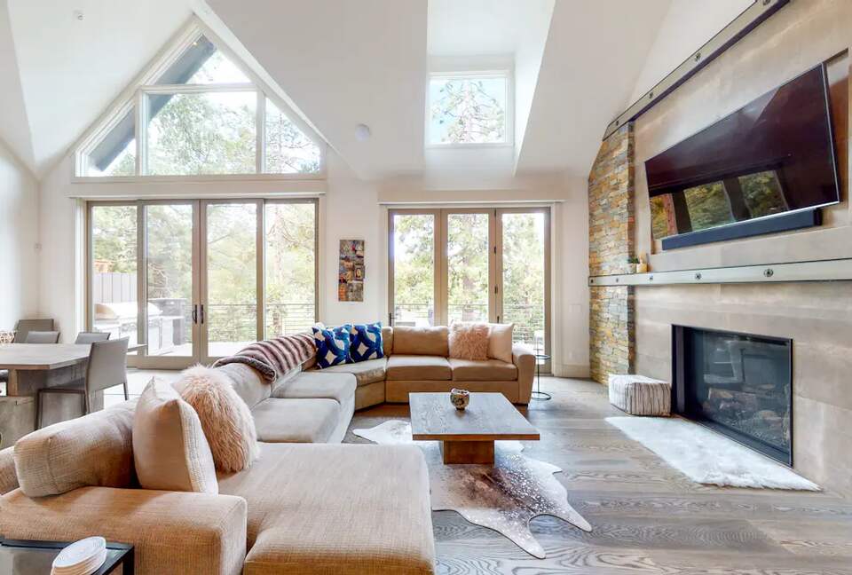 Luxury Lakefront Retreat - Lake Arrowhead, California