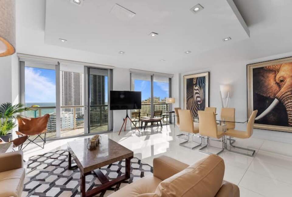 Hallandale Beach Hideaway - Hallandale Beach, Florida
