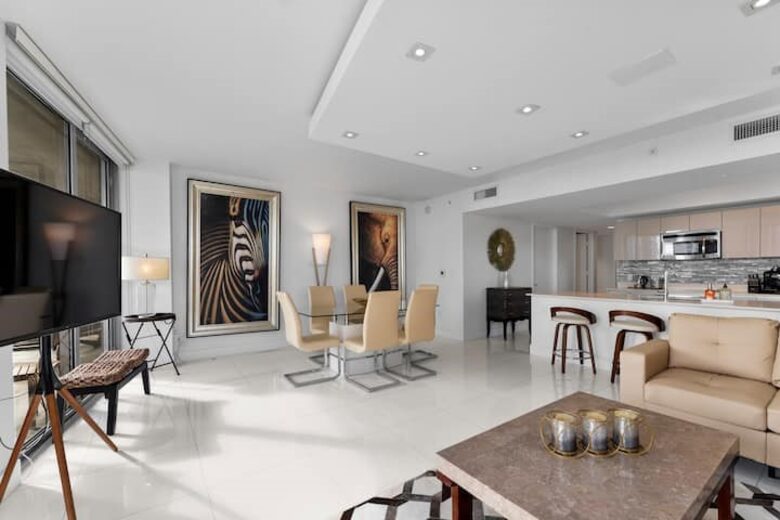 Hallandale Beach Hideaway - Hallandale Beach, Florida