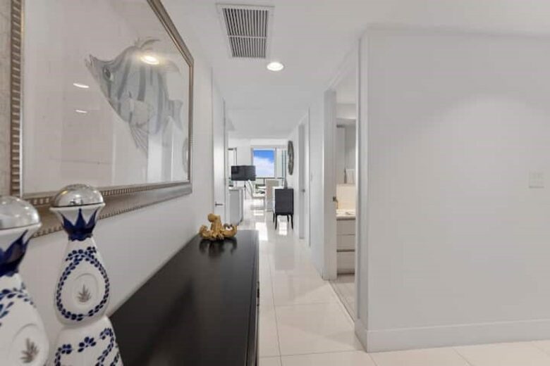 Hallandale Beach Hideaway - Hallandale Beach, Florida