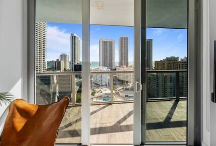 Hallandale Beach Hideaway - Hallandale Beach, Florida