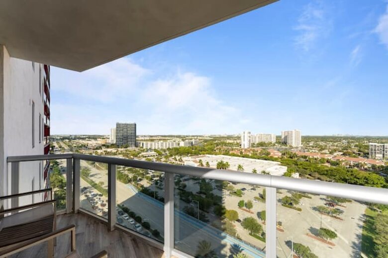Hallandale Beach Hideaway - Hallandale Beach, Florida