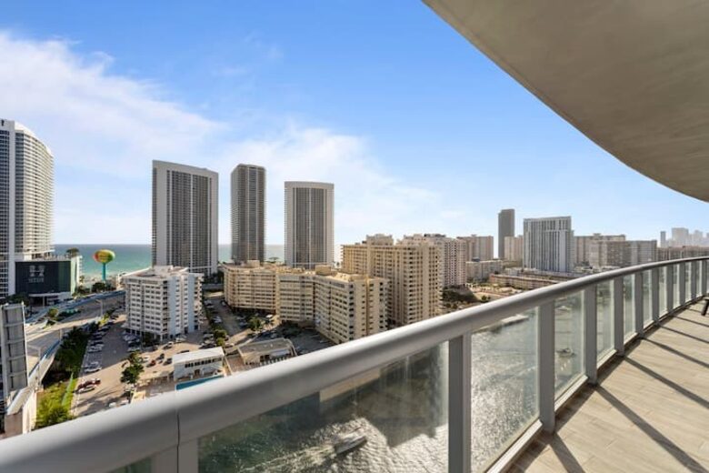 Hallandale Beach Hideaway - Hallandale Beach, Florida
