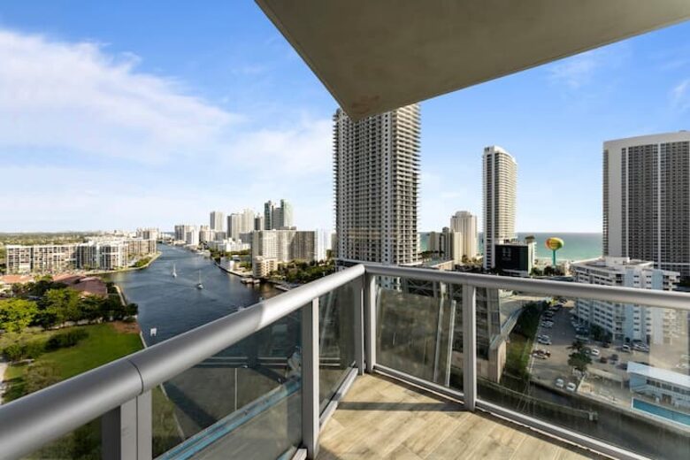 Hallandale Beach Hideaway - Hallandale Beach, Florida
