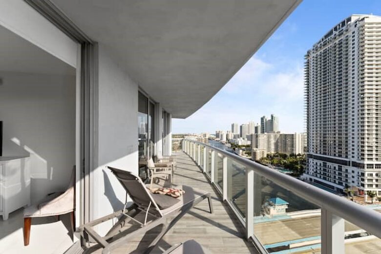 Hallandale Beach Hideaway - Hallandale Beach, Florida