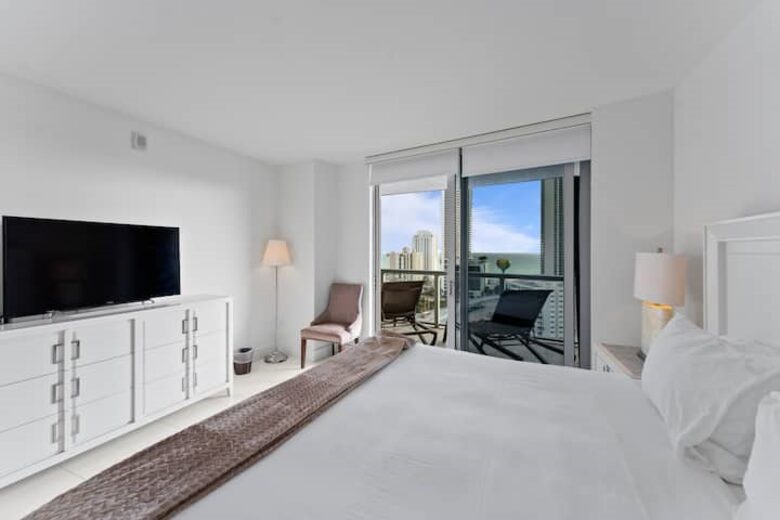 Hallandale Beach Hideaway - Hallandale Beach, Florida