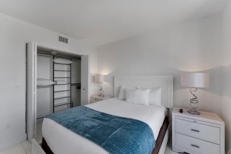 Hallandale Beach Hideaway - Hallandale Beach, Florida