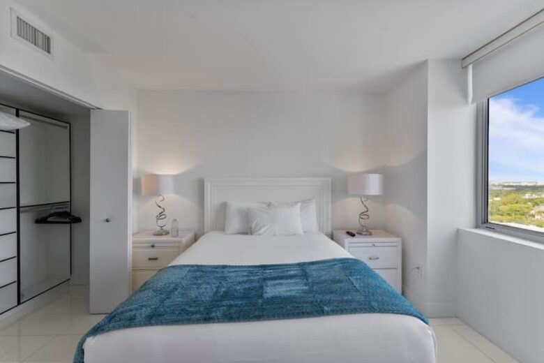 Hallandale Beach Hideaway - Hallandale Beach, Florida