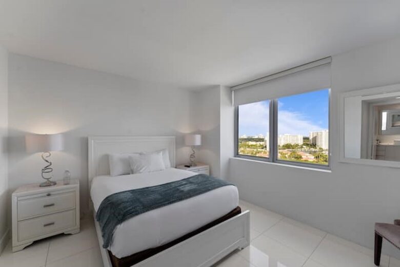Hallandale Beach Hideaway - Hallandale Beach, Florida