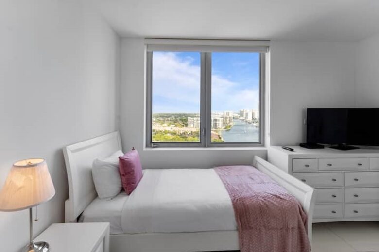 Hallandale Beach Hideaway - Hallandale Beach, Florida