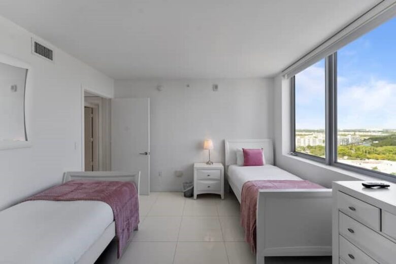Hallandale Beach Hideaway - Hallandale Beach, Florida