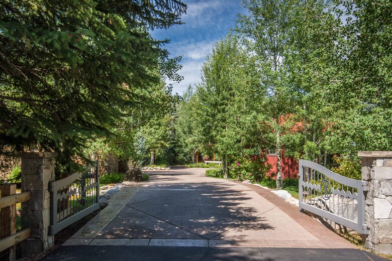 Stunner in Aspen/Snowmass - 25 Acre Mountain Perfection - Snowmass, Colorado