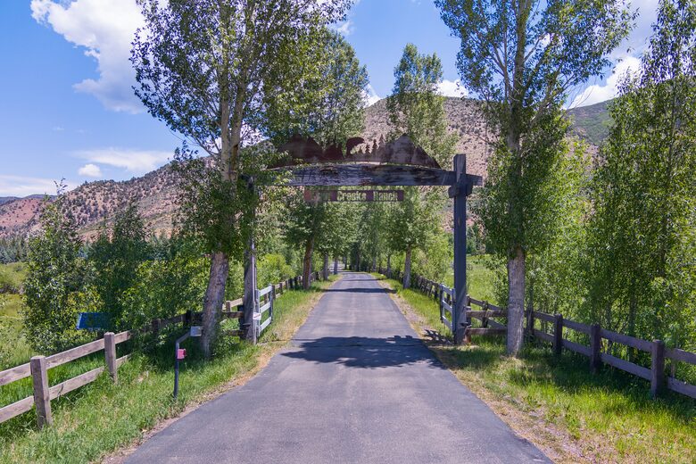 Stunner in Aspen/Snowmass - 25 Acre Mountain Perfection - Snowmass, Colorado
