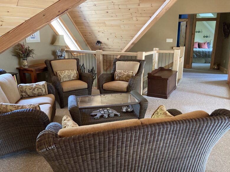 loft area overlooking great room