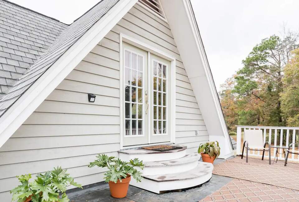Polished Guest Suite with a Balcony in Charleston - Charleston, South Carolina