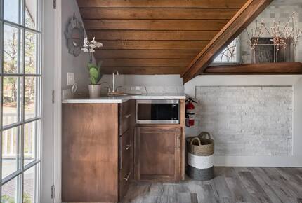 Polished Guest Suite with a Balcony in Charleston - Charleston, South Carolina