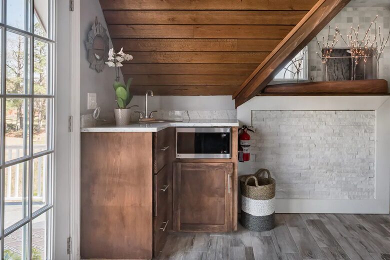Polished Guest Suite with a Balcony in Charleston - Charleston, South Carolina