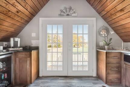 Polished Guest Suite with a Balcony in Charleston - Charleston, South Carolina