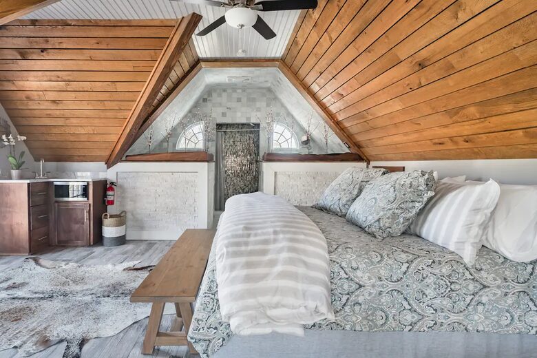 Polished Guest Suite with a Balcony in Charleston - Charleston, South Carolina