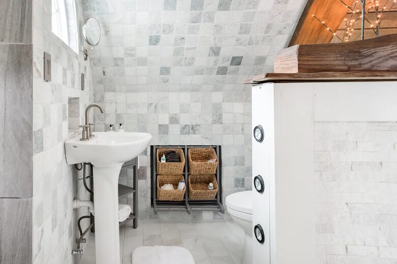Polished Guest Suite with a Balcony in Charleston - Charleston, South Carolina