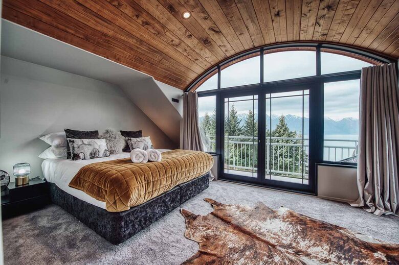 Queenstown home with stunning views and space for the family - Queenstown, New Zealand